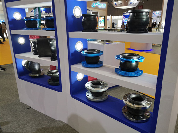 長沙法蘭橡膠軟接頭,通徑DN65/DN50,內(nèi)襯四氟材質(zhì)